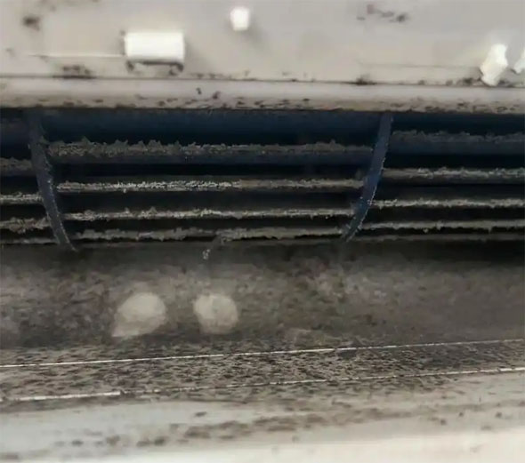 巧家空调吹的风有股烧焦味是怎么回事